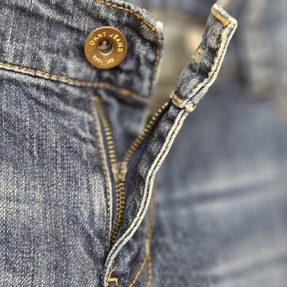 DKNY Women's Mid Rise Bootcut Blue Denim Jeans With Flap Back pockets, Size 14 - Picture 4 of 12